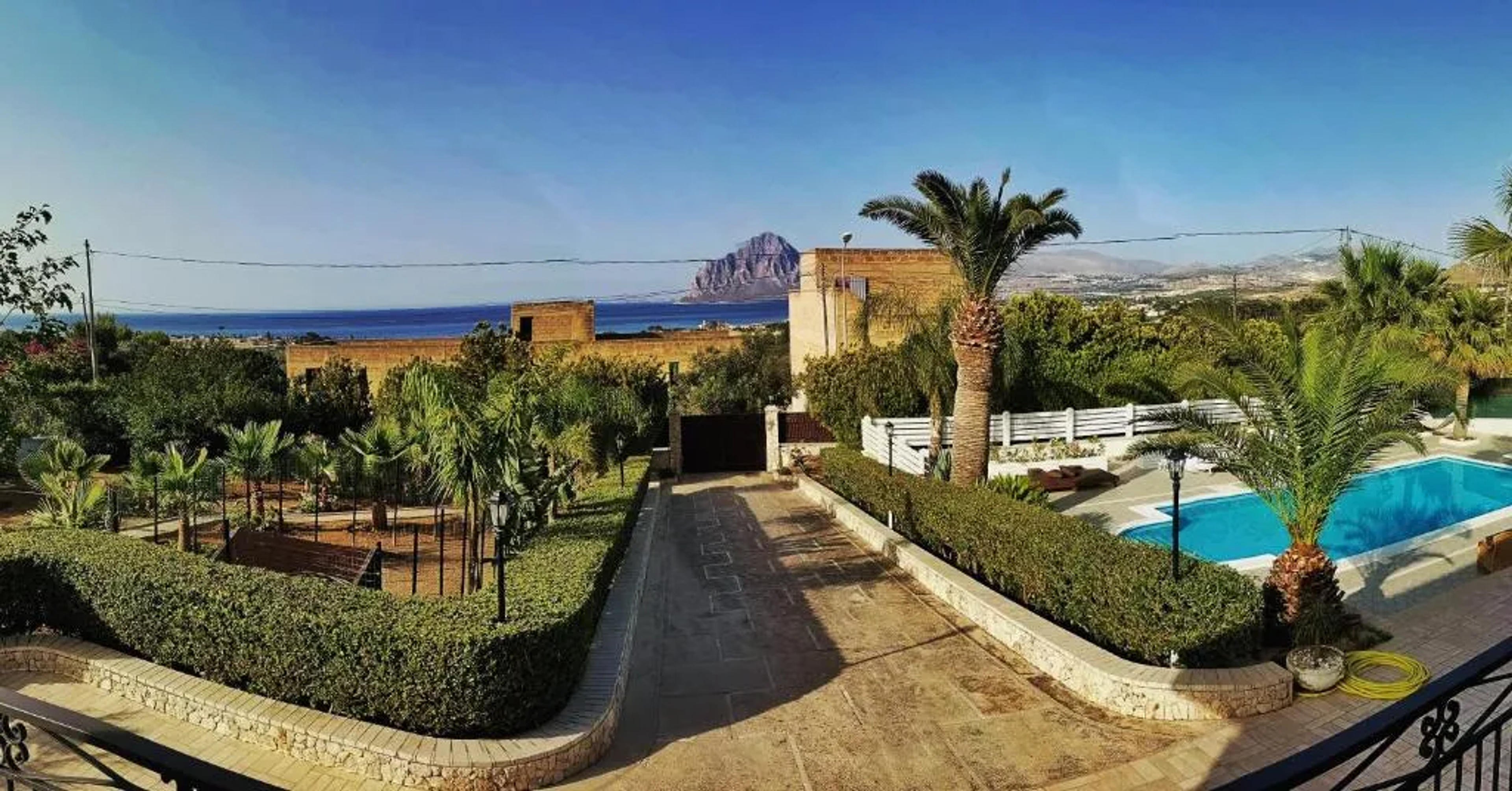 Villa Girolama Bellissima villa con Piscina alle pendici di Erice e vista Monte Cofano — Valderice (foto 33)