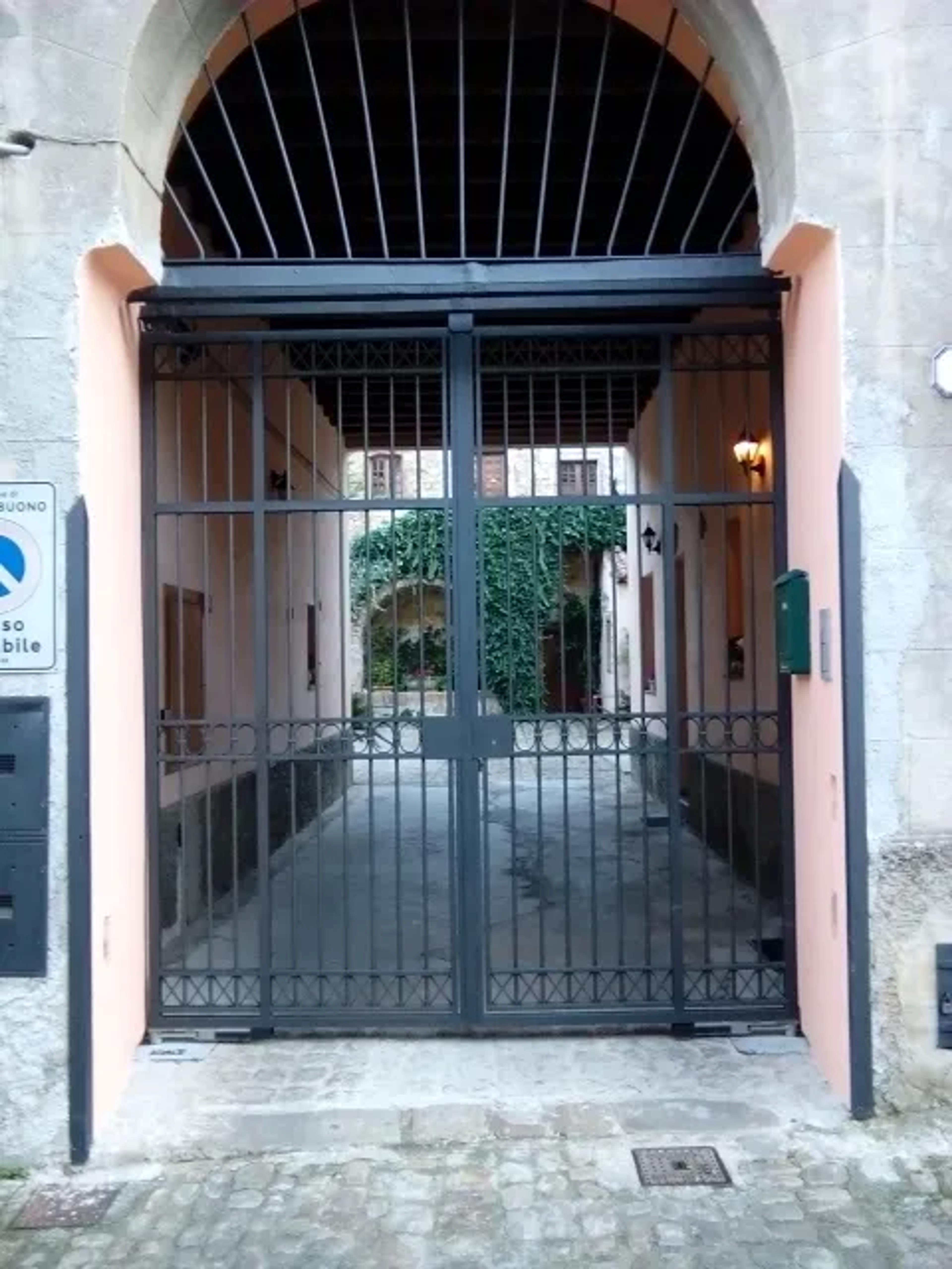 la casetta nel cortile — Castelbuono