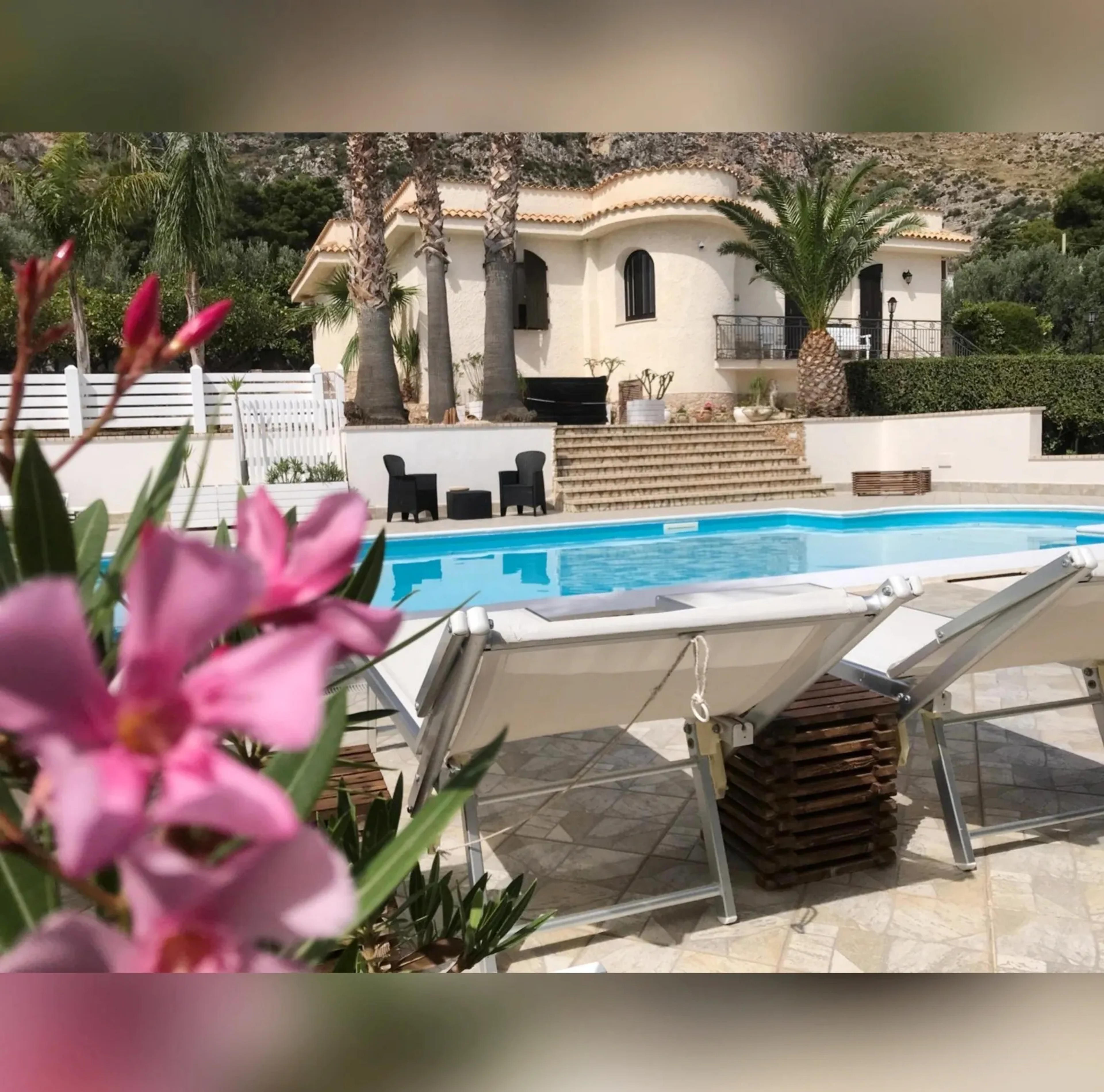 Villa Girolama Bellissima villa con Piscina alle pendici di Erice e vista Monte Cofano — Valderice (foto 39)