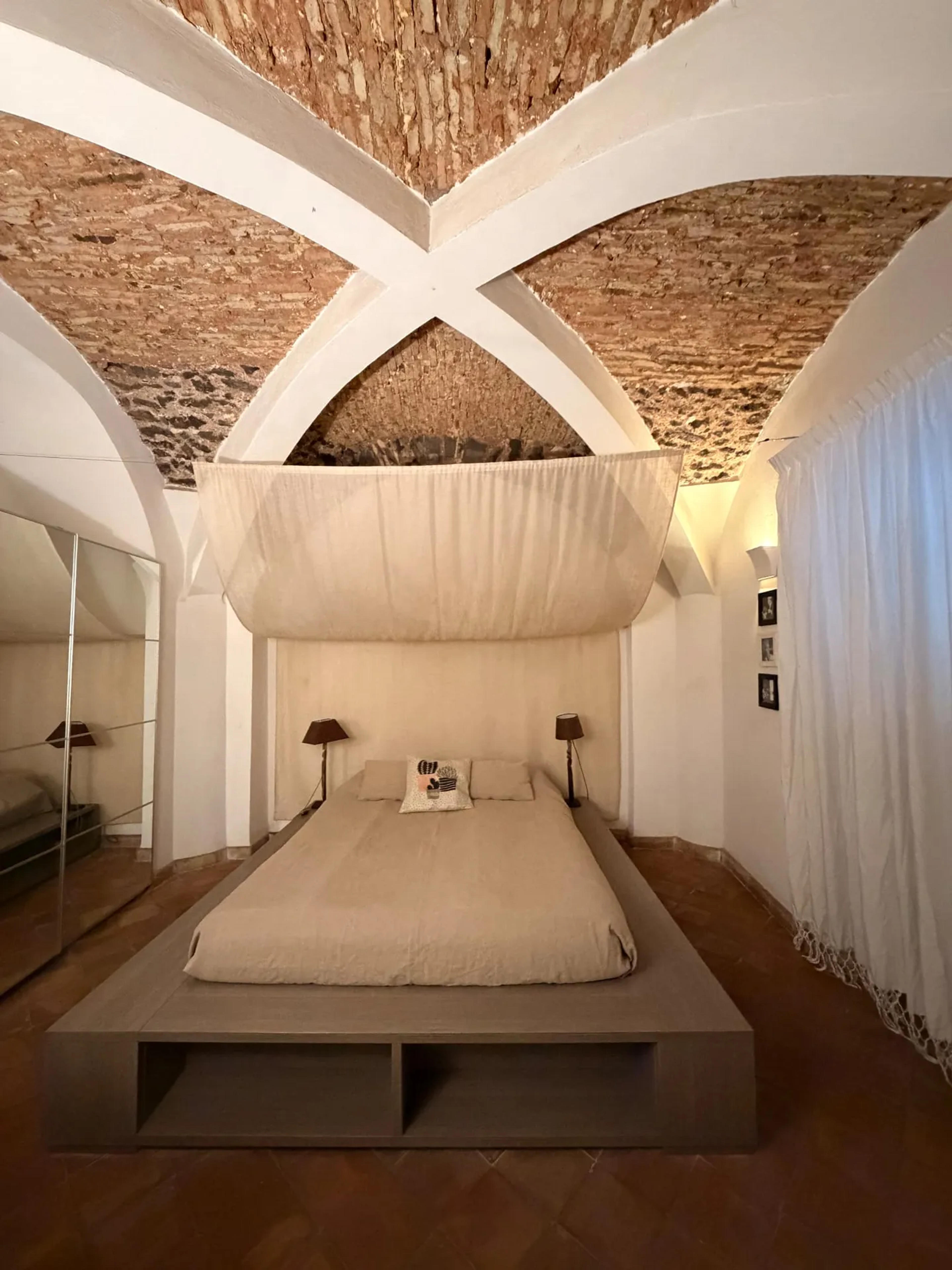 Casa vacanza - Intero alloggio - La casa nella roccia (Cave of Art Catania) — Catania (foto 2)