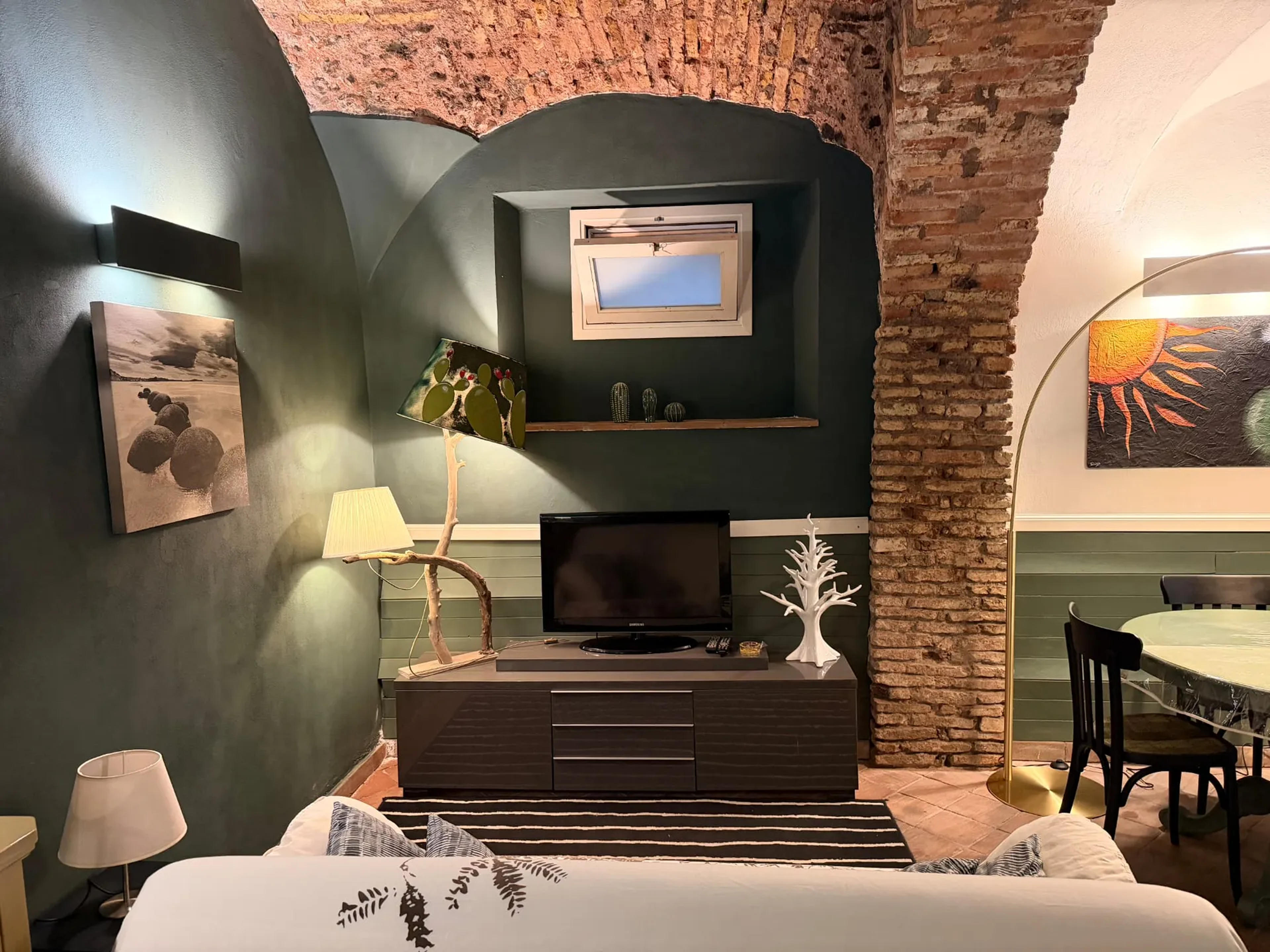 Casa vacanza - Intero alloggio - La casa nella roccia (Cave of Art Catania) — Catania (foto 5)