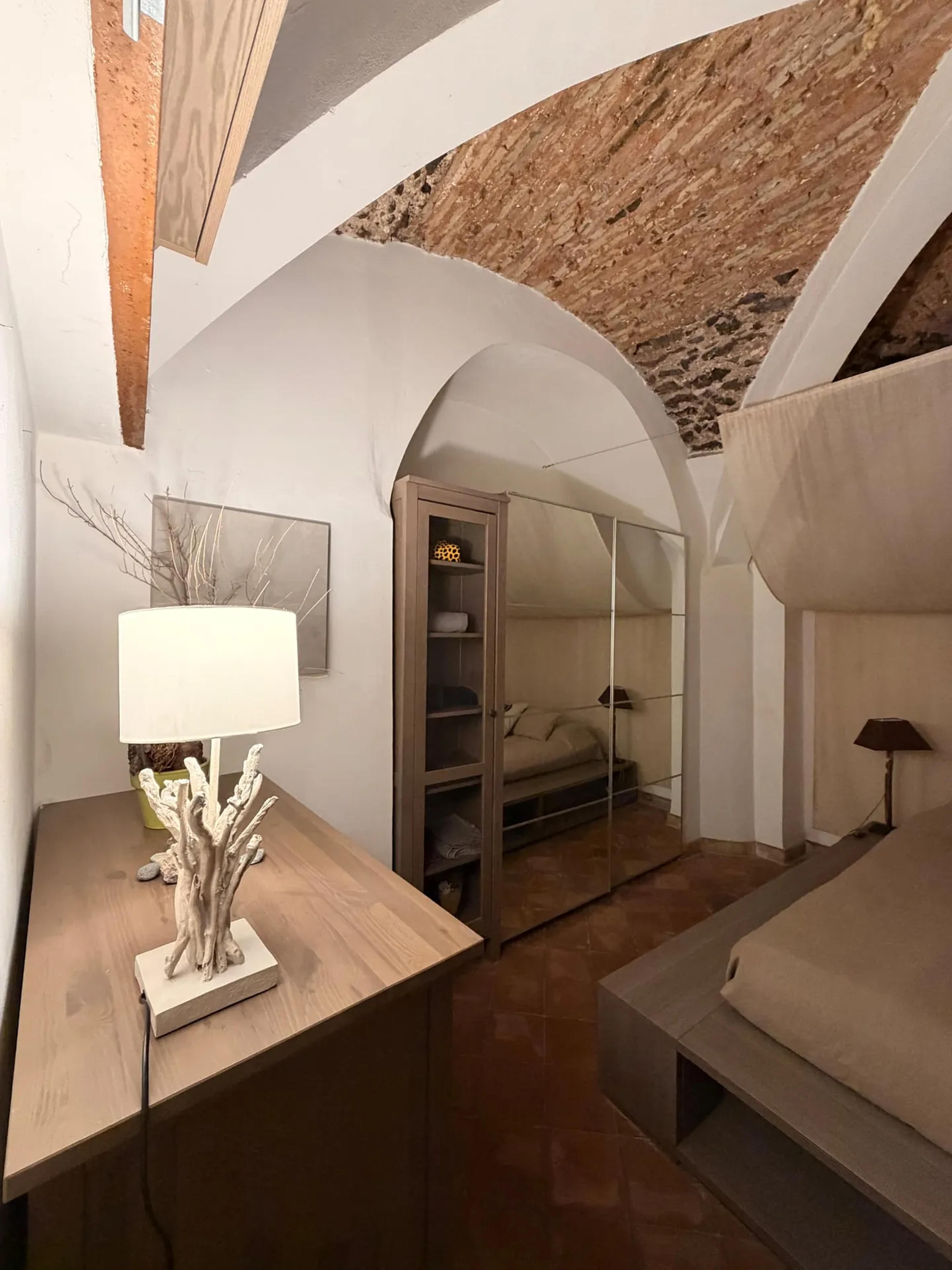 Casa vacanza - Intero alloggio - La casa nella roccia (Cave of Art Catania) — Catania (foto 4)
