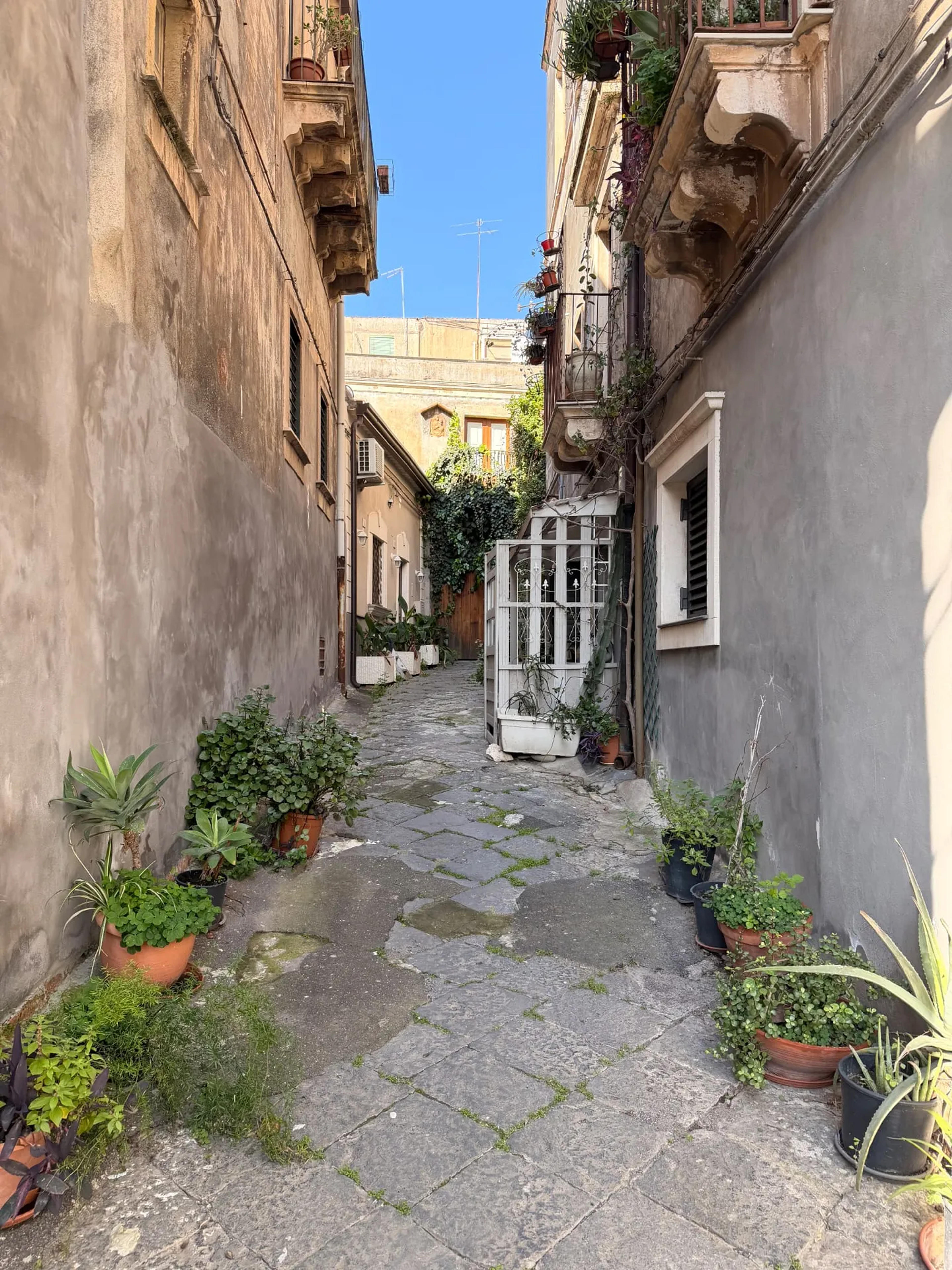 Casa vacanza - Intero alloggio - La casa nella roccia (Cave of Art Catania) — Catania (foto 16)