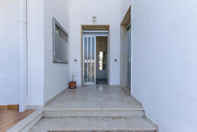 Bilocale in villa con piscina — casa vacanza a Comiso