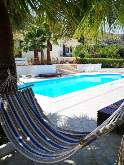 Villa Girolama Bellissima villa con Piscina alle pendici di Erice e vista Monte Cofano — casa vacanza a Valderice